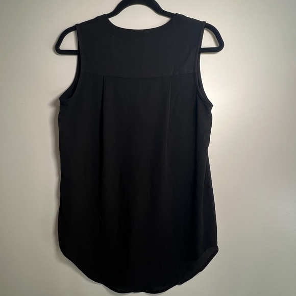 Gibson sleeveless black blouse with 3 button front closure size xs - Picture 3 of 8